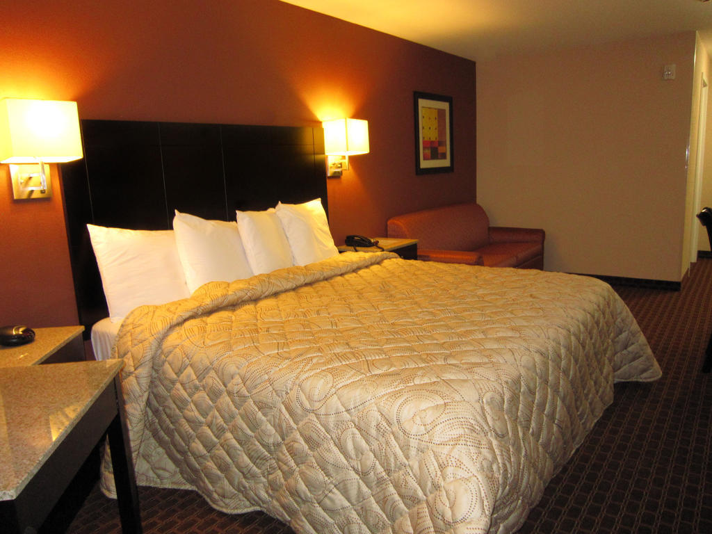 Red Carpet Inn And Suites Monmouth Junction Room photo