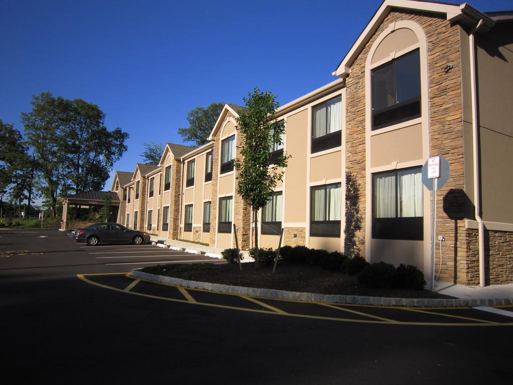 Red Carpet Inn And Suites Monmouth Junction Exterior photo